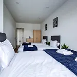 Canning Town 4-Person Flat With Free Parking