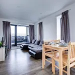 Canning Town 4-Person Flat With Free Parking