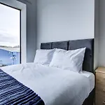 Canning Town 4-Person Flat With Free Parking