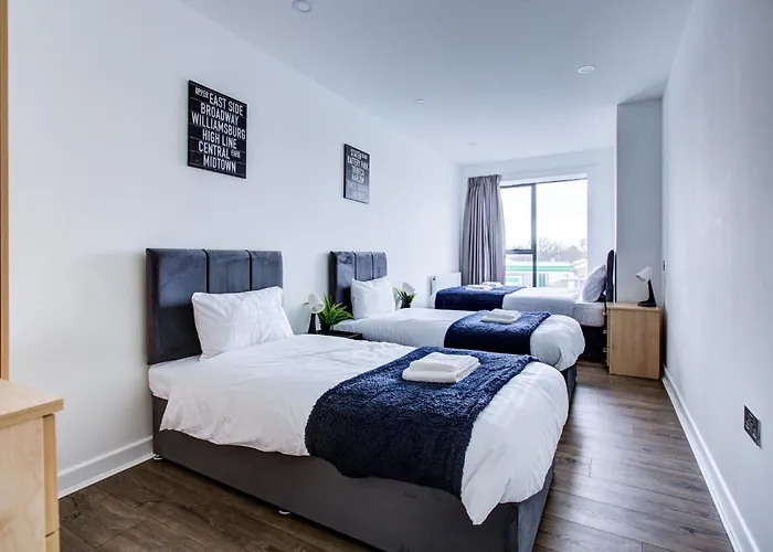Canning Town 4-Person Flat With Free Parking